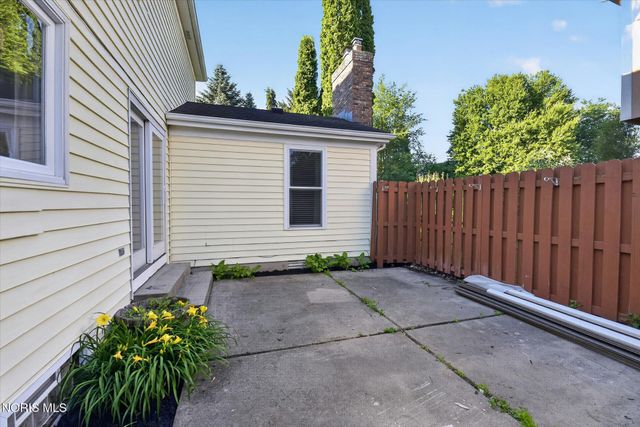 2238 Old Planke Road, Holland, OH 43528