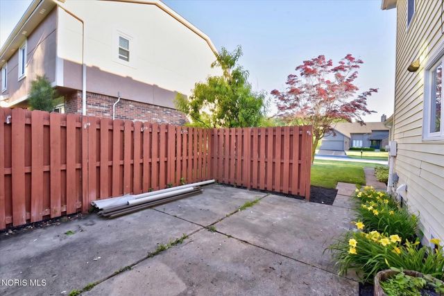 2238 Old Planke Road, Holland, OH 43528
