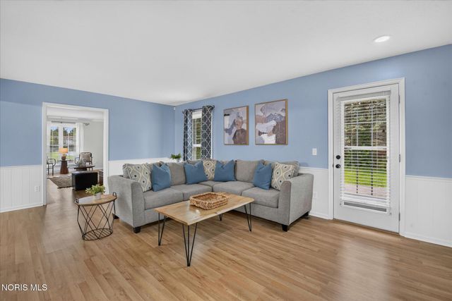 2238 Old Planke Road, Holland, OH 43528
