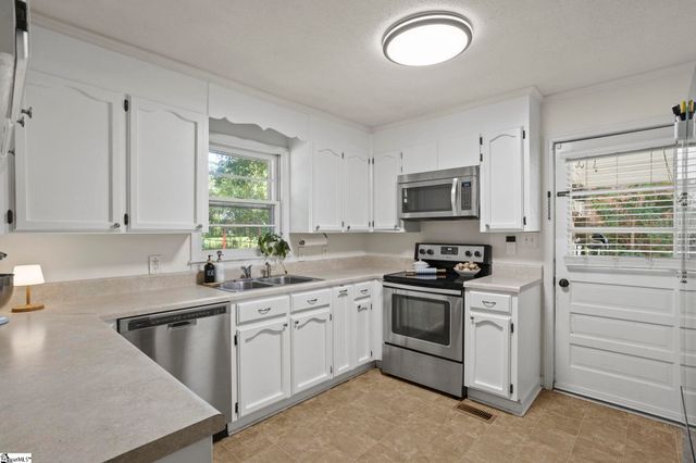 113 Forestdale Drive, Taylors, SC 29687