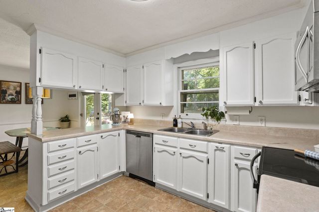 113 Forestdale Drive, Taylors, SC 29687