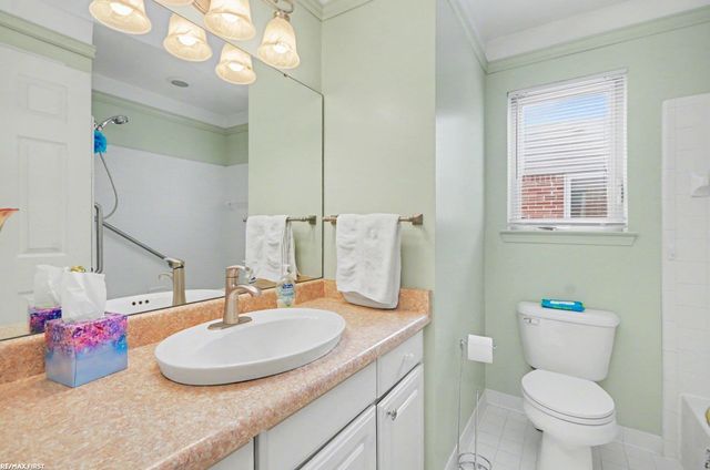 30240 Madison Avenue, Warren, MI 48093