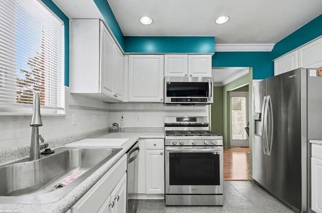 30240 Madison Avenue, Warren, MI 48093