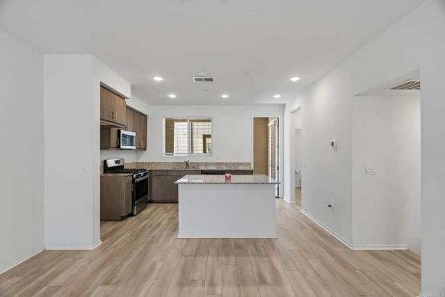 5280 Beachfront Cove 241, San Diego, CA 92154