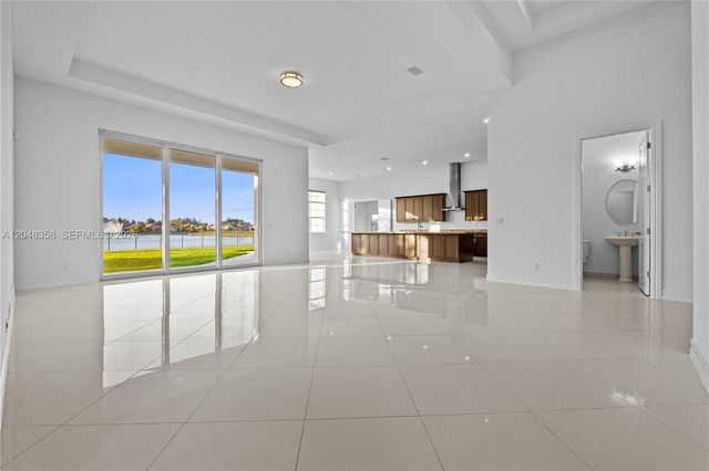 5301 S Sterling Ranch Cir, Davie, FL 33314
