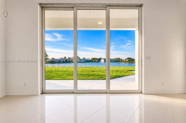 5301 S Sterling Ranch Cir, Davie, FL 33314