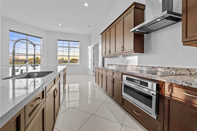 5301 S Sterling Ranch Cir, Davie, FL 33314