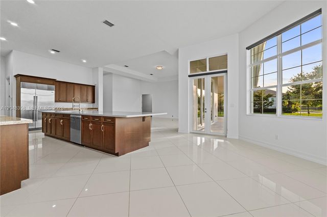 5301 S Sterling Ranch Cir, Davie, FL 33314