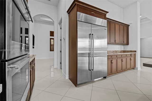 5301 S Sterling Ranch Cir, Davie, FL 33314