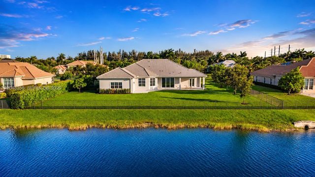 5301 S Sterling Ranch Cir, Davie, FL 33314