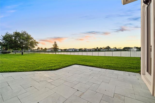 5301 S Sterling Ranch Cir, Davie, FL 33314