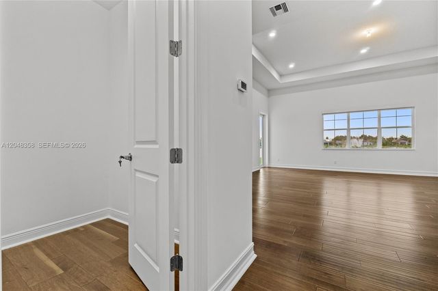 5301 S Sterling Ranch Cir, Davie, FL 33314