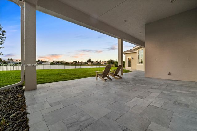 5301 S Sterling Ranch Cir, Davie, FL 33314