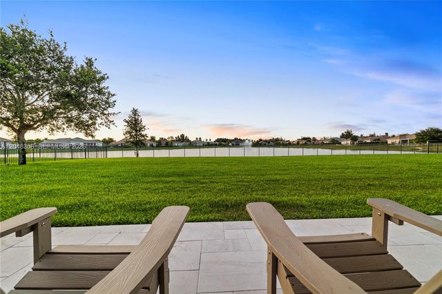 5301 S Sterling Ranch Cir, Davie, FL 33314