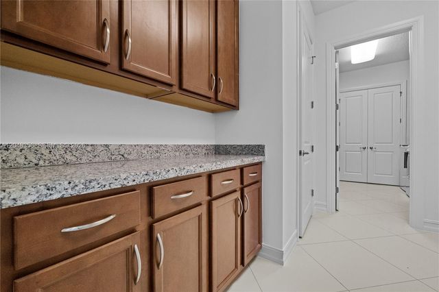 5301 S Sterling Ranch Cir, Davie, FL 33314