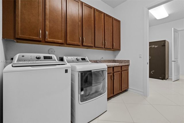 5301 S Sterling Ranch Cir, Davie, FL 33314