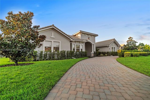 5301 S Sterling Ranch Cir, Davie, FL 33314