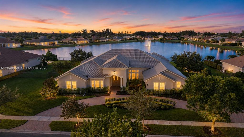 5301 S Sterling Ranch Cir, Davie, FL 33314