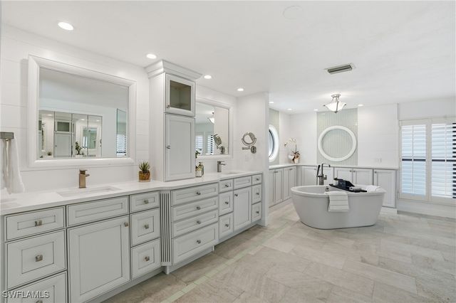 1911 SE 44th ST, Cape Coral, FL 33904