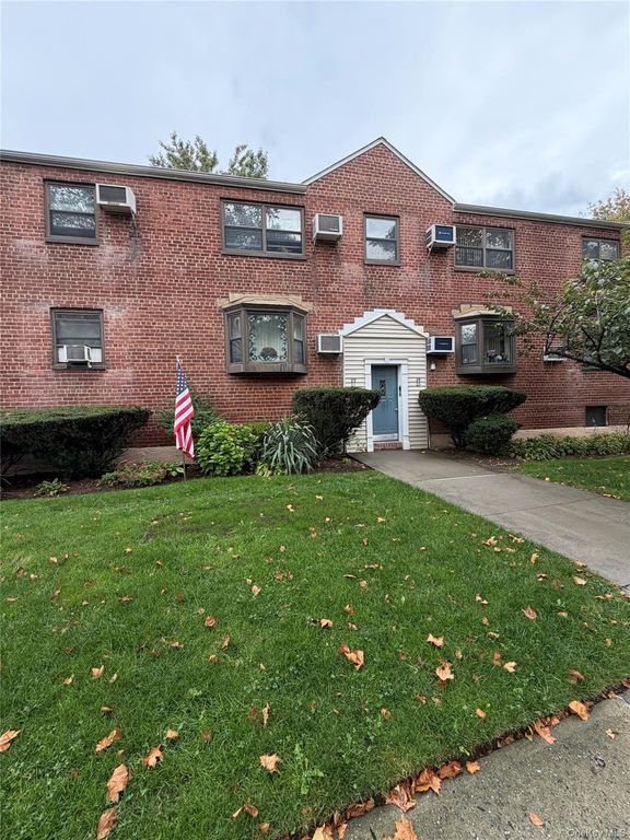 89-01 151st Avenue 26, Howard Beach, NY 11414 — photo 2