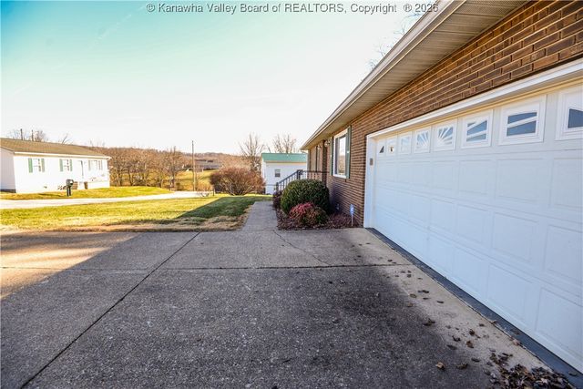 101 Elite Heights Road, Hurricane, WV 25526