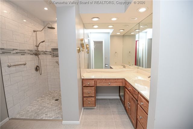 101 Elite Heights Road, Hurricane, WV 25526