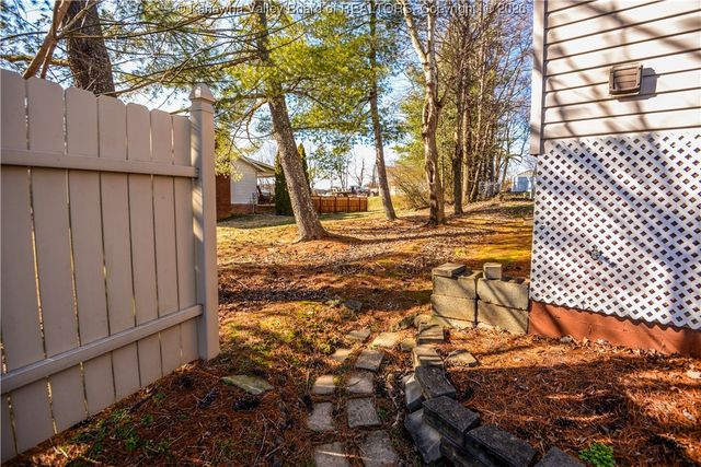 101 Elite Heights Road, Hurricane, WV 25526