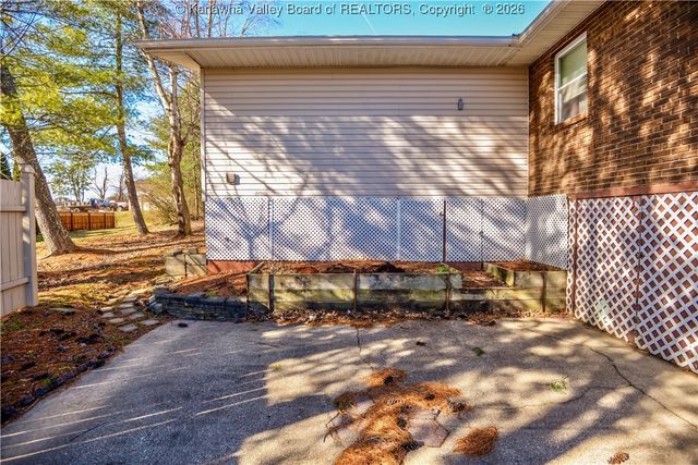 101 Elite Heights Road, Hurricane, WV 25526