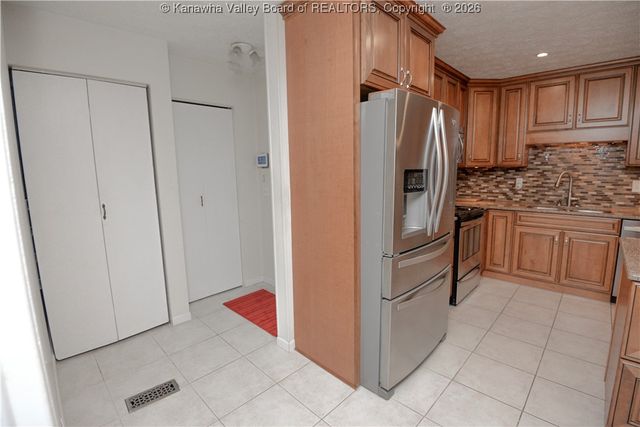 101 Elite Heights Road, Hurricane, WV 25526