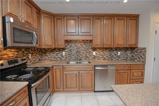 101 Elite Heights Road, Hurricane, WV 25526