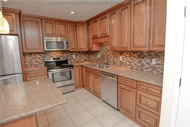 101 Elite Heights Road, Hurricane, WV 25526