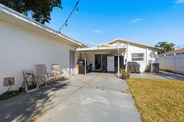 3310 W BEACH STREET, Tampa, FL 33607