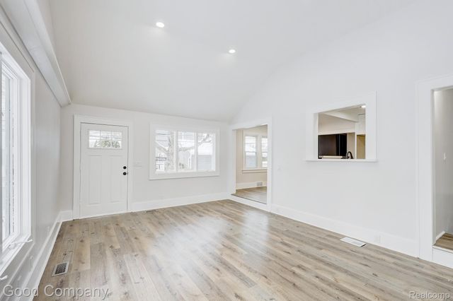 16309 Kirkshire Avenue, Beverly Hills Village, MI 48025