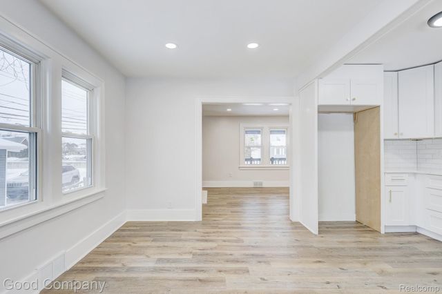 16309 Kirkshire Avenue, Beverly Hills Village, MI 48025