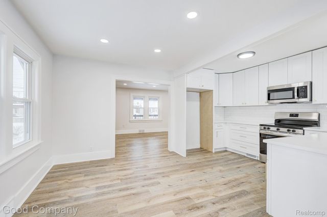 16309 Kirkshire Avenue, Beverly Hills Village, MI 48025