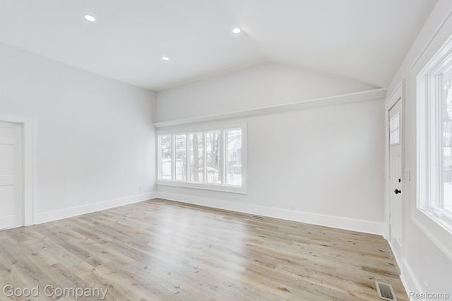 16309 Kirkshire Avenue, Beverly Hills Village, MI 48025