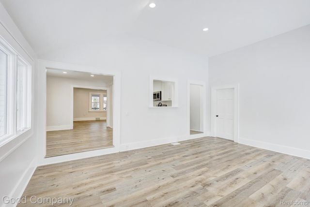 16309 Kirkshire Avenue, Beverly Hills Village, MI 48025