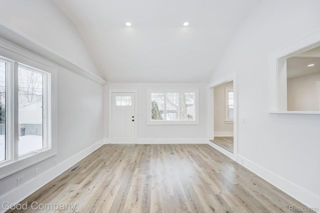 16309 Kirkshire Avenue, Beverly Hills Village, MI 48025