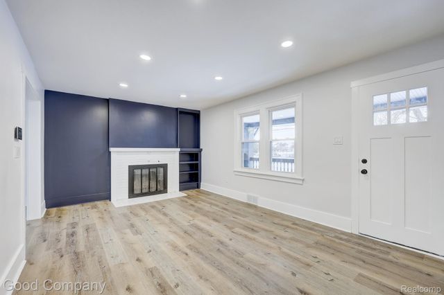 16309 Kirkshire Avenue, Beverly Hills Village, MI 48025