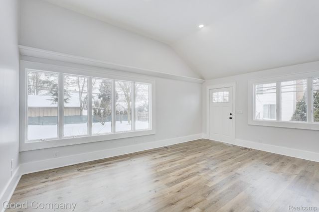 16309 Kirkshire Avenue, Beverly Hills Village, MI 48025