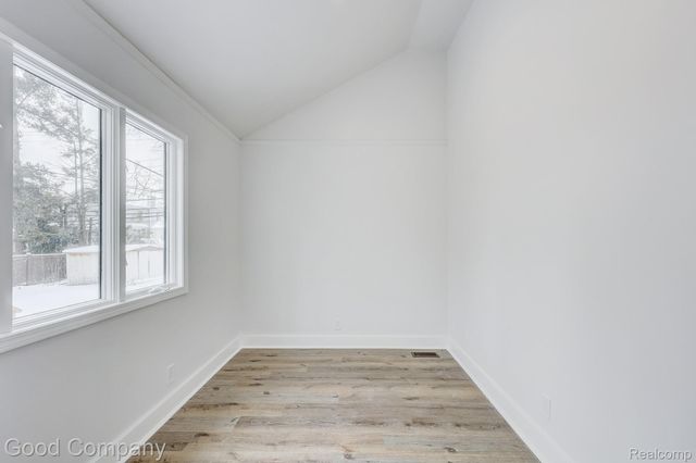 16309 Kirkshire Avenue, Beverly Hills Village, MI 48025