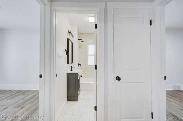 16309 Kirkshire Avenue, Beverly Hills Village, MI 48025