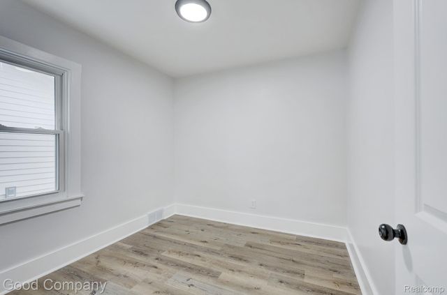 16309 Kirkshire Avenue, Beverly Hills Village, MI 48025