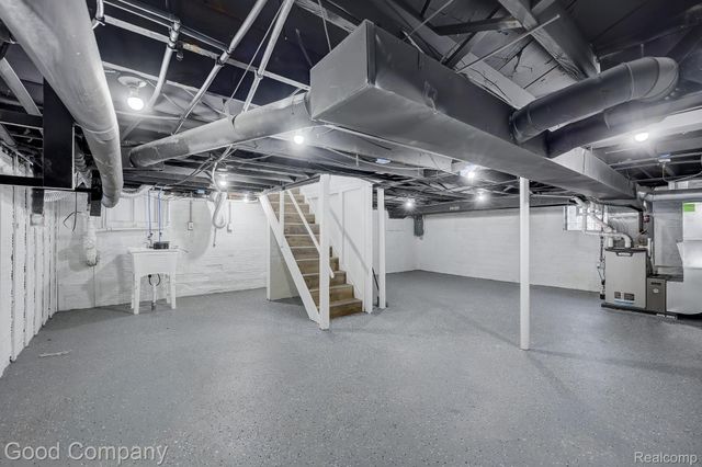 16309 Kirkshire Avenue, Beverly Hills Village, MI 48025