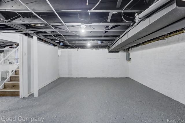 16309 Kirkshire Avenue, Beverly Hills Village, MI 48025