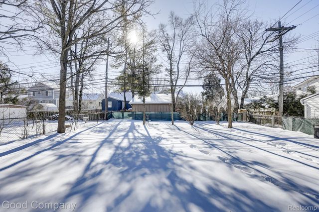 16309 Kirkshire Avenue, Beverly Hills Village, MI 48025