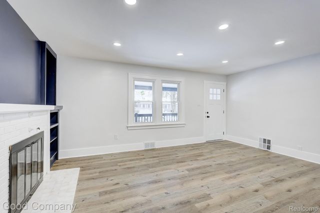 16309 Kirkshire Avenue, Beverly Hills Village, MI 48025