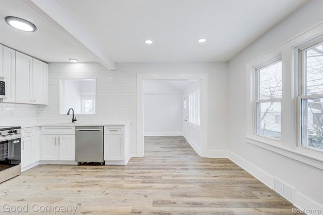 16309 Kirkshire Avenue, Beverly Hills Village, MI 48025