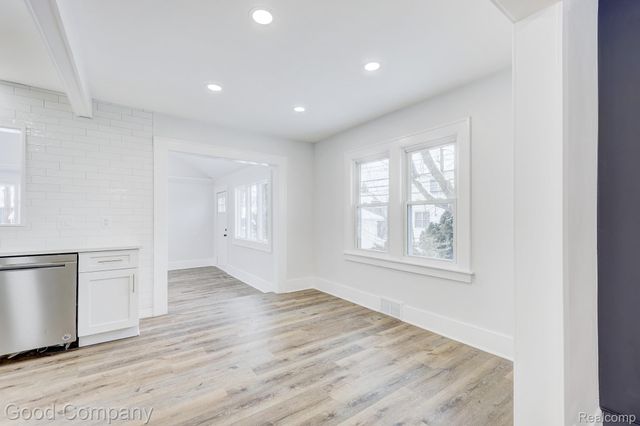 16309 Kirkshire Avenue, Beverly Hills Village, MI 48025