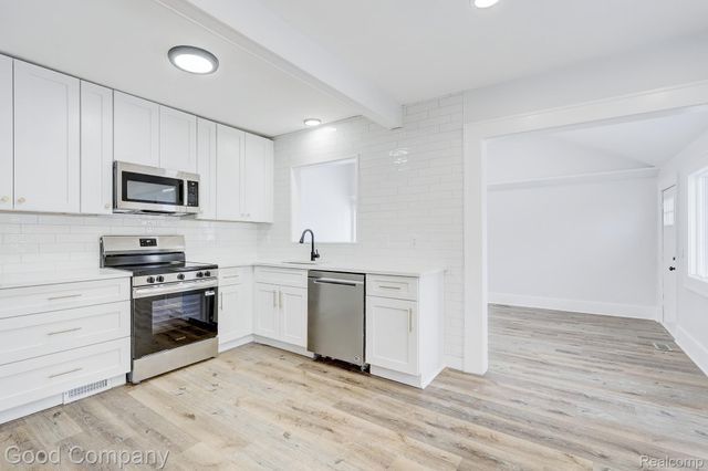 16309 Kirkshire Avenue, Beverly Hills Village, MI 48025